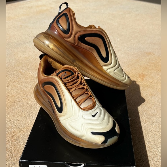 Nike Air Max 720 - Picture 6 of 6